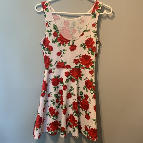 Divided Floral Red Roses Dress - Picture 2 of 3